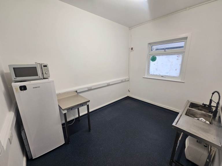 Versatile Kitchen / Studio Space – Room 16