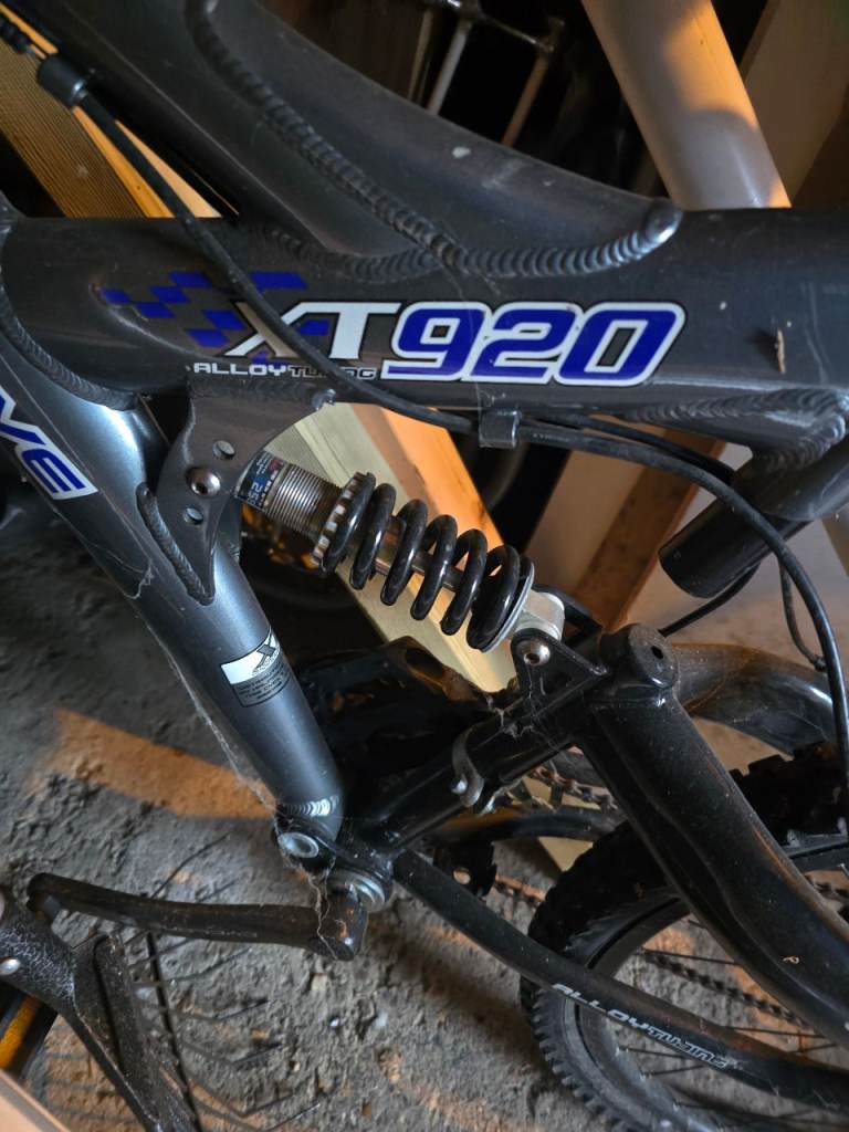 A bicycle shockwave XT520