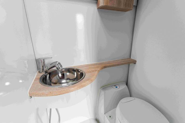 Freedom Carpento 310 | Lightweight 2 Berth Caravan with Toilet