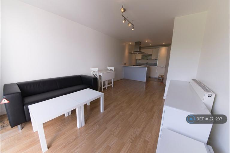 1 bedroom flat in Douglas Path, London, E14 (1 bed) (#2711287)