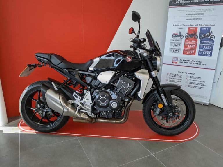 2019 HONDA CB1000R NEO CAFE BLACK METALLIC TAIL TIDY SCREEN RG BUNGS