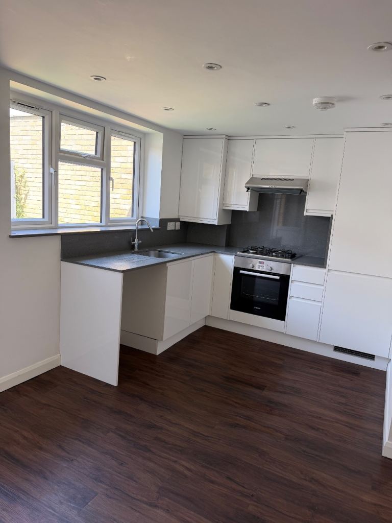 Studio flat to rent in Edmonton 
