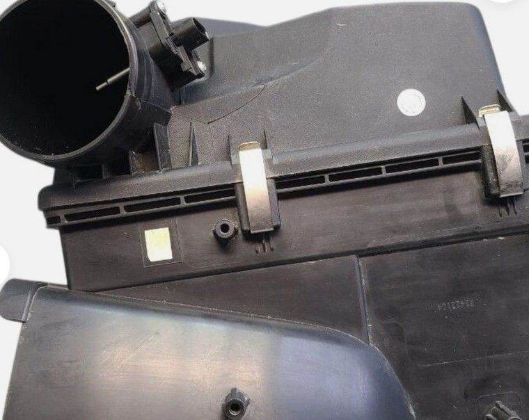 BMW 4 series 2L 2017 petrol air filter housing and air filter and connection pipe Included