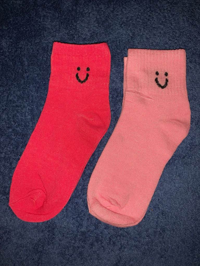 New 2 x Ladies Pink Smiley Face Socks IP1