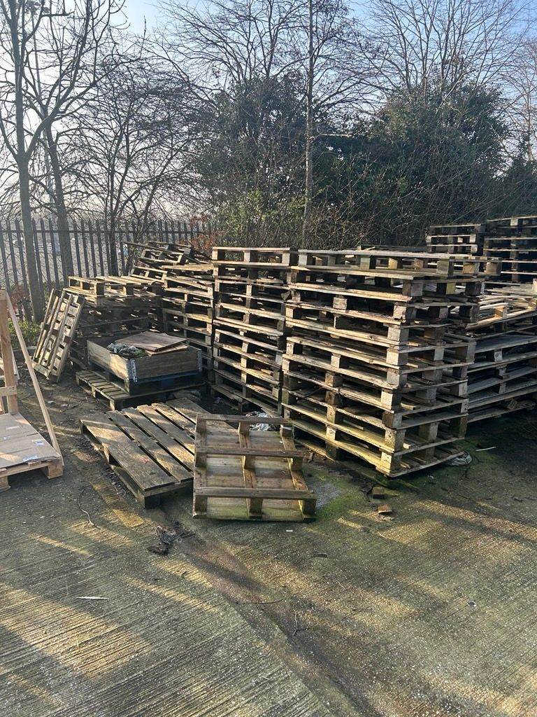 FREE- Scrap Pallet wood/ Beams & Sides off pallets