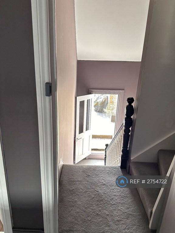 1 bedroom flat in Plympton Road, London, NW6 (1 bed) (#2754722)