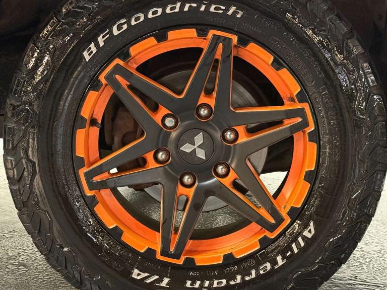 2018 Mitsubishi L200 2.4 L200 Barbarian SVP II DI-D Auto 4WD Pickup Diesel Automatic