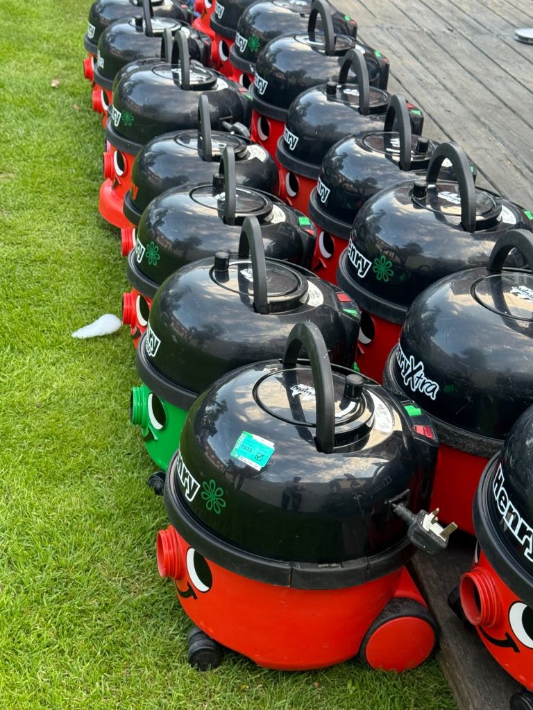 Henry cylinder vacuum cleaner + new accessories 