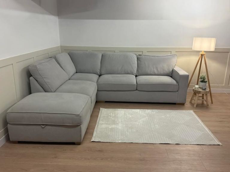 New Stock! *HIGH STREET BRAND*  Furniture Village Legend Classic Back Fabric Corner Sofa