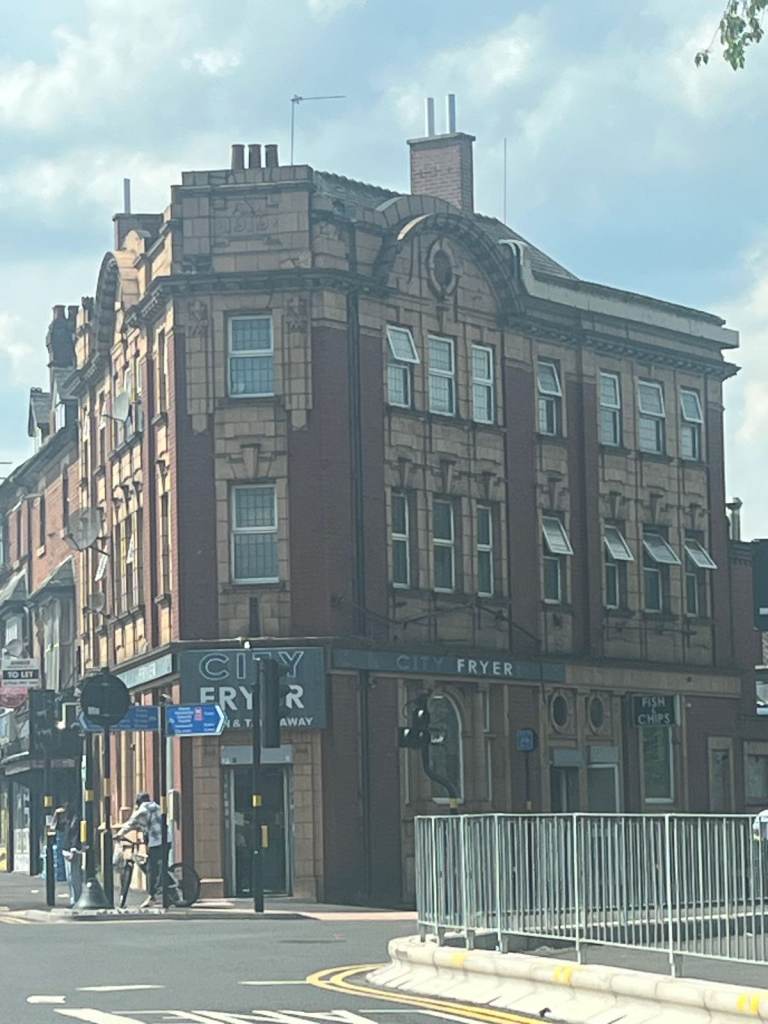 Three Bedroom Flat is Available to rent B18 ALL BILLS included !!, 