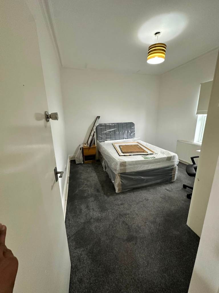 Spacious Furnished Double Room – Bills Included – Available Now| M13 0DS