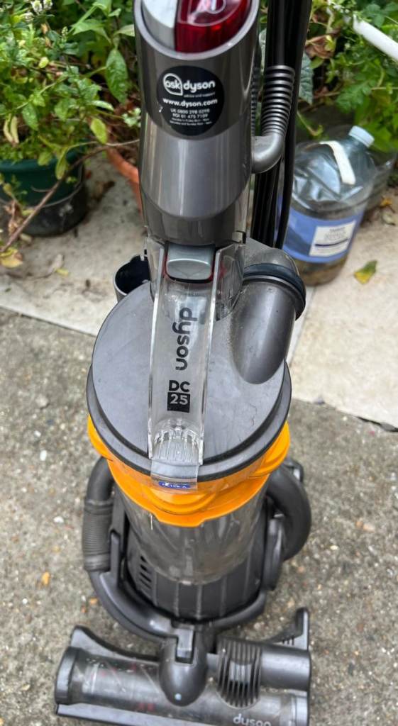 Dyson DC25 Viccum Cleaner 