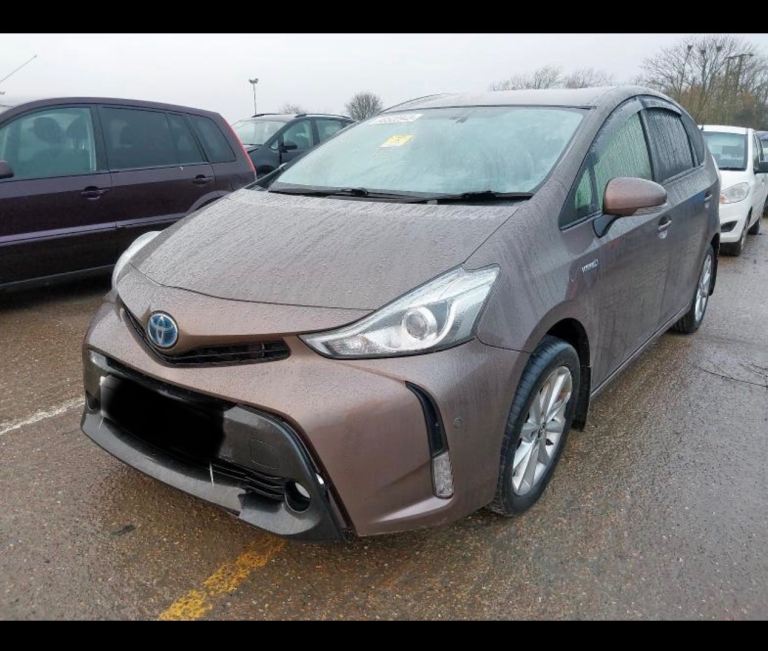 TOYOTA PRIUS PLUS BREAKING 