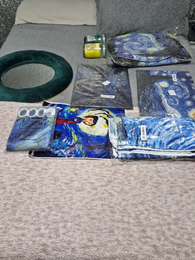 Bathroom accessories, starry nights 