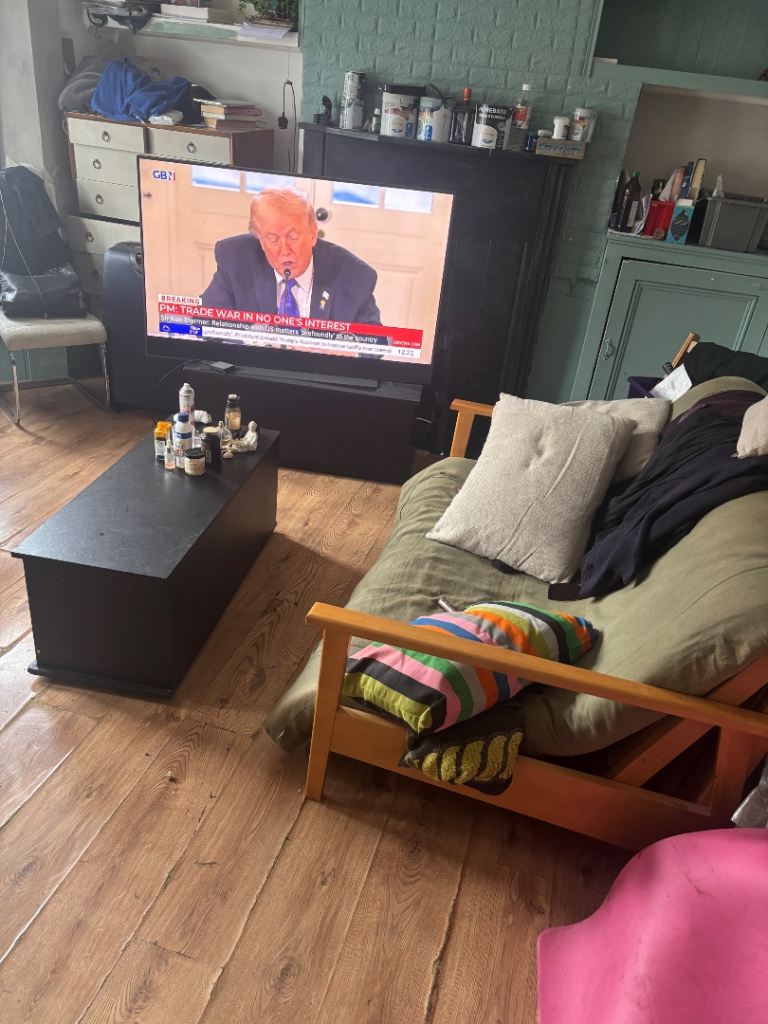 Large Fully Furnished double room to Let in Friendly Flat share All bills Inc