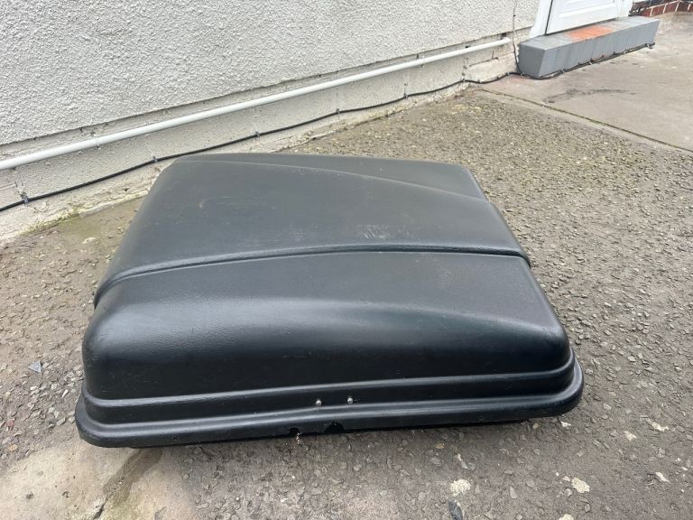 Small roof box approx 250L with brackets and key £45