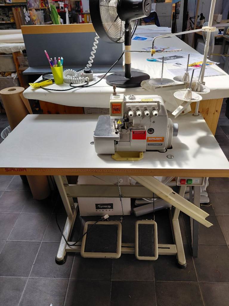 Siruba 747k Industrial Overlock Sewing Machine with Table
