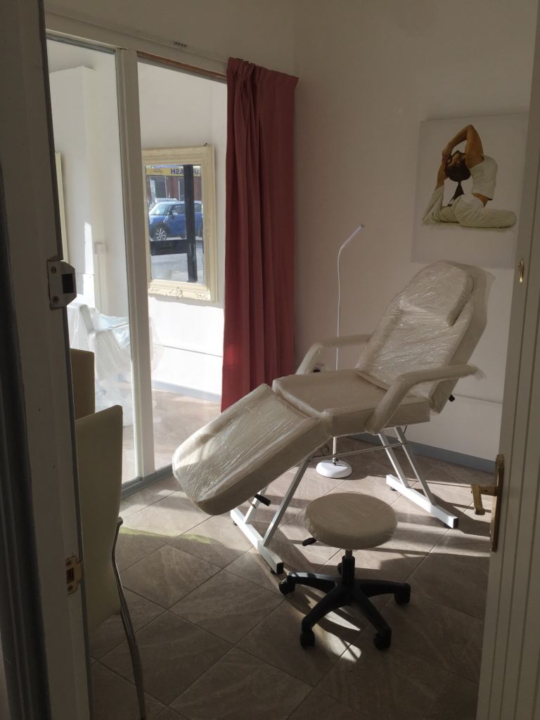 Beauty Room/ Treatment Room in a Shared Shop in Bishopston Area of Bristol BS7