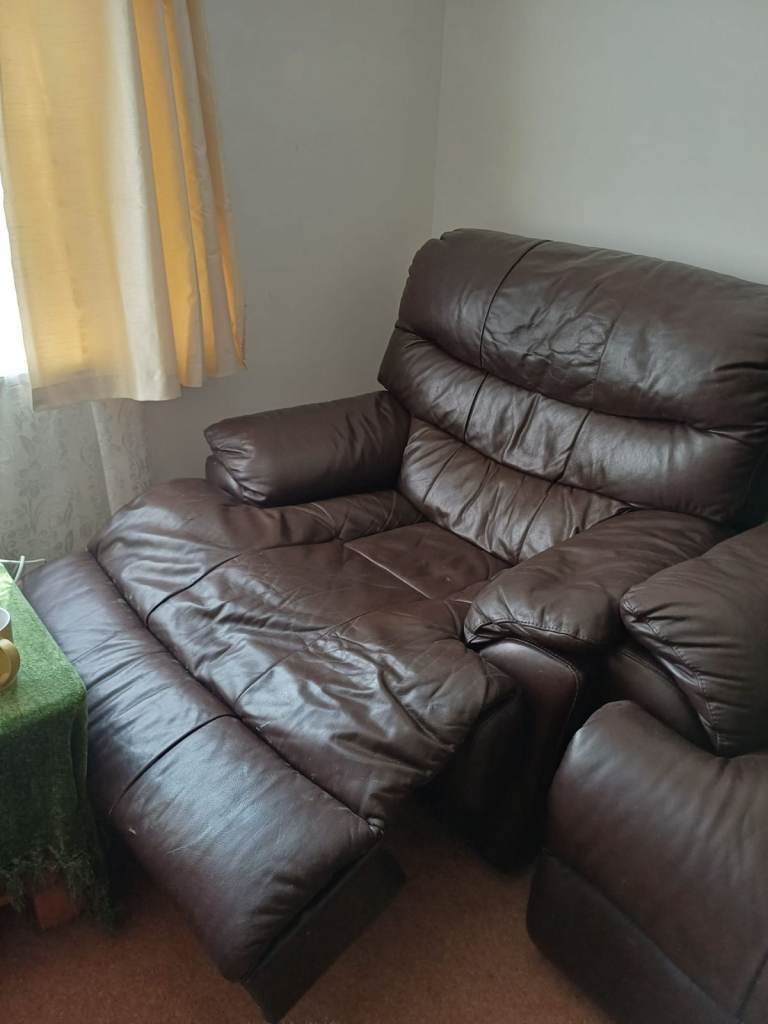 Brown Leather Recliner Armchair – Good Condition