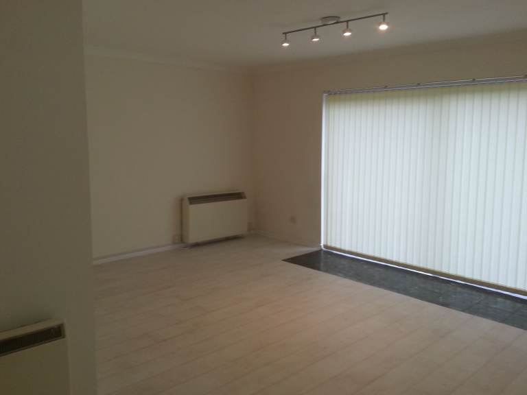 1 Bed Exective Riverside Apartment in Staines