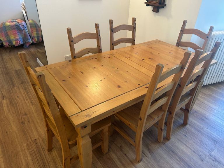 Dining table and 6 chairs 