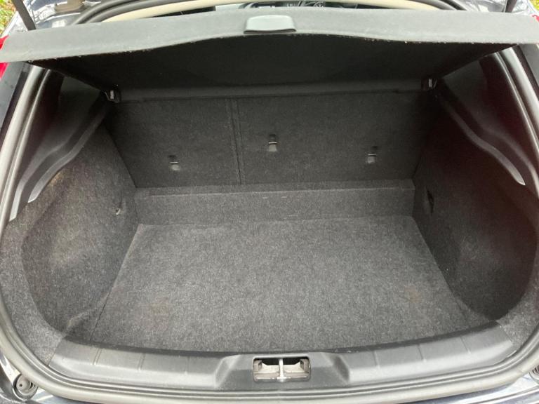 2015 Volvo V40 D2 Cross Country Lux Nav 5dr HATCHBACK DIESEL Manual