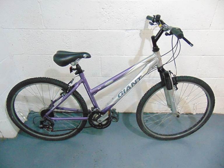 Aluminium Giant Rock (17" frame) Hardtail Mountain Bike (free local delivery)