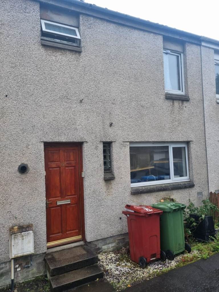 3 bedroom midterraced house to rent Hallglen