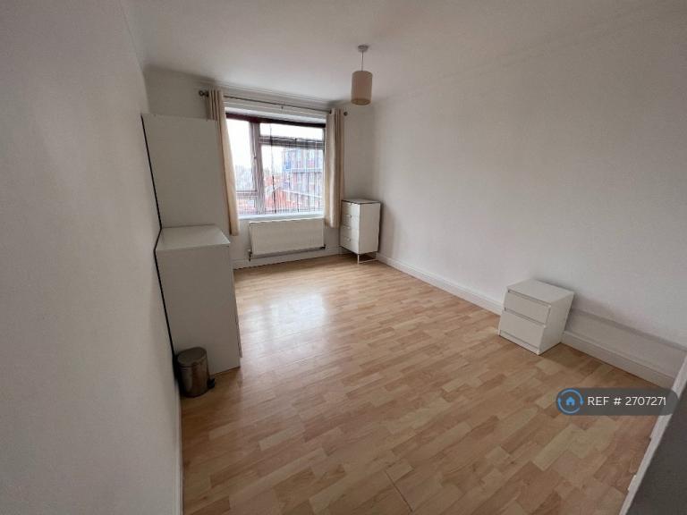 1 bedroom flat in High Street South, Dunstable, LU6 (1 bed) (#2707271)