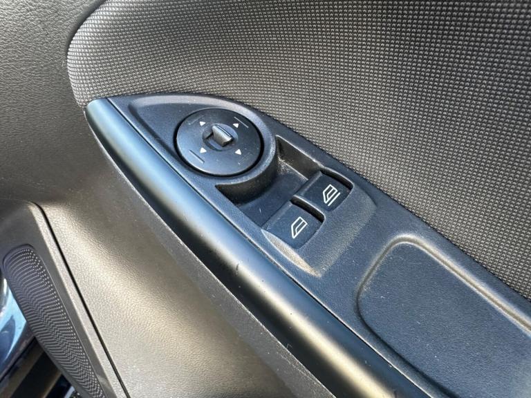 2011 Ford Focus 1.6 125 Zetec 5dr HATCHBACK PETROL Manual