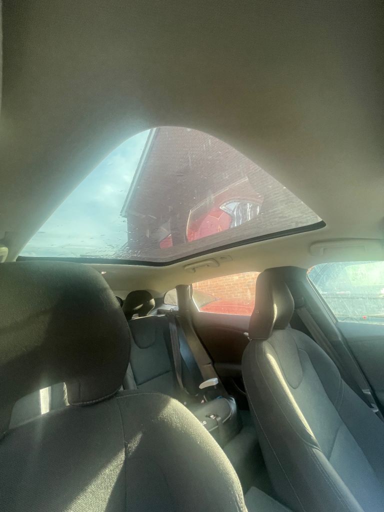 2012 Volvo V40 D2 ES Diesel - Full Panoramic Roof, SH, Cambelt, Just Serviced!