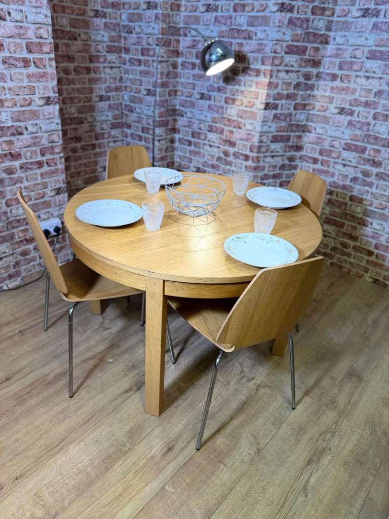 ROUND DINING TABLE + 4 CHAIRS