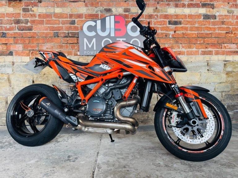 KTM 1290 SUPER DUKE R TECH PACK + TRACK PACK 2021 21