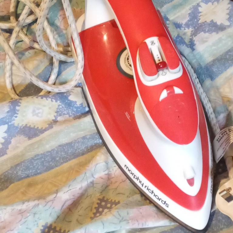 Morphy Richards Steam Iron - Red & White, Good Condition