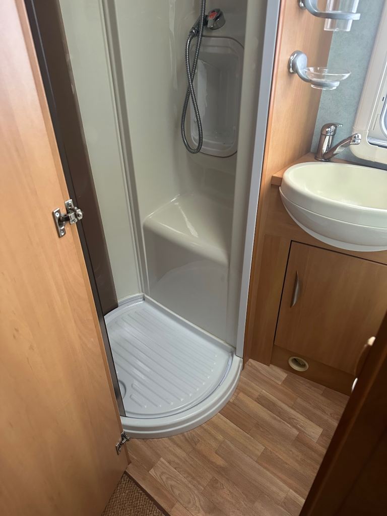 2006 Swift challenger 550 4 berth with fixed transverse bed