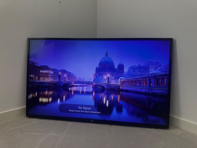 LG UHD Smart TV 49”