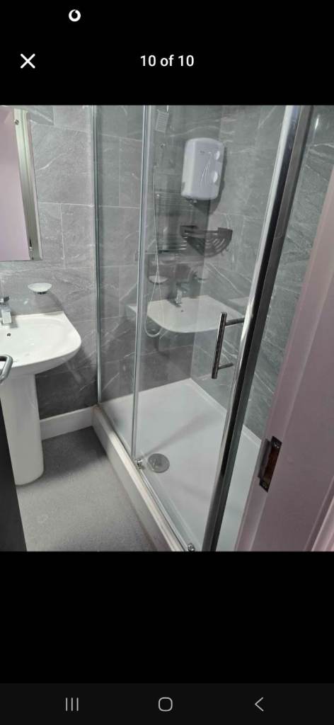 Private ensuite with Kithen room bills inc Bradford