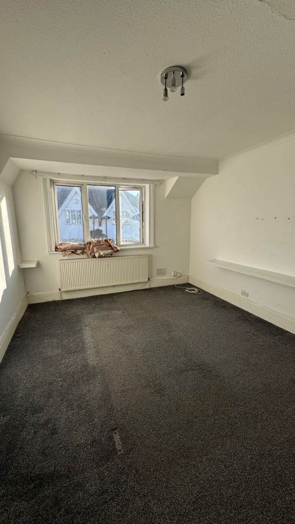 2 Bedroom 1st Floor flat + Garden , Golders Green, in the NW11