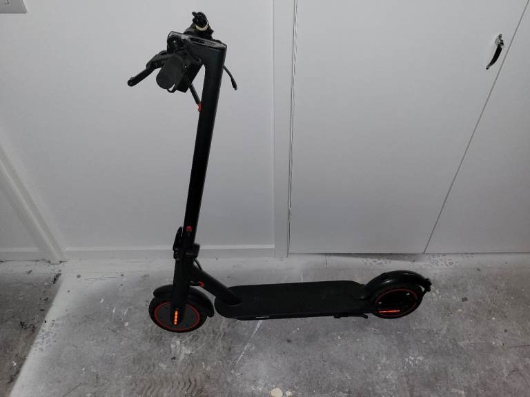 AS NEW ELECTRIC SCOOTER BARGAIN 