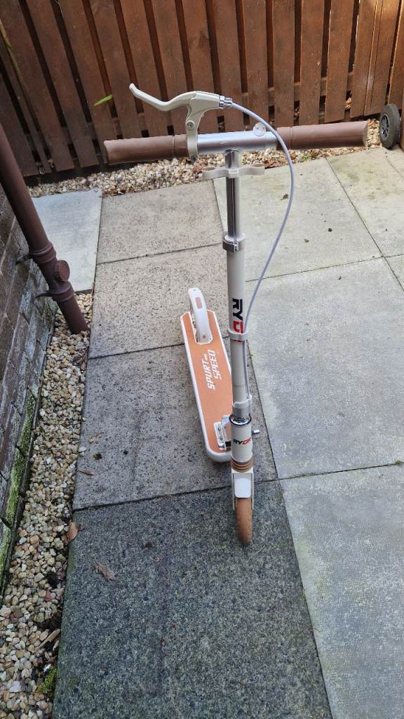 RYDR Adult Kick Scooter with Disc Handbrake, Foldable Adjustable Urban Scooter