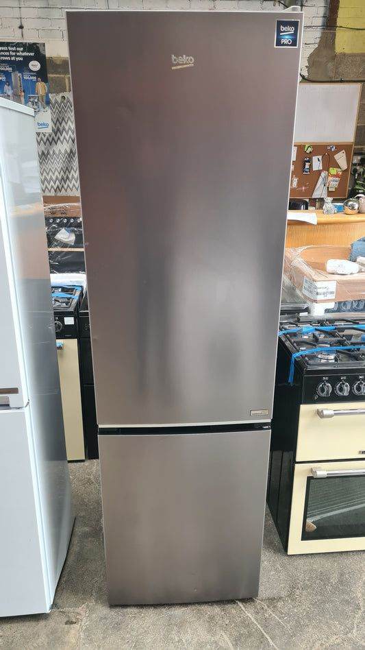 Beko HarvestFresh™ CNG8603VPX 204cm 60/40 Fridge Freezer - Stainless Steel EX display