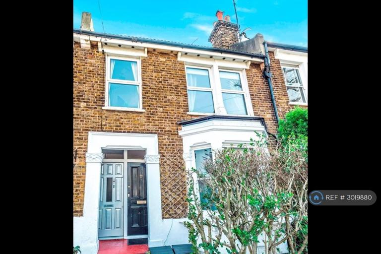 3 bedroom flat in Dupree Road, London, SE7 (3 bed) (#3019880)