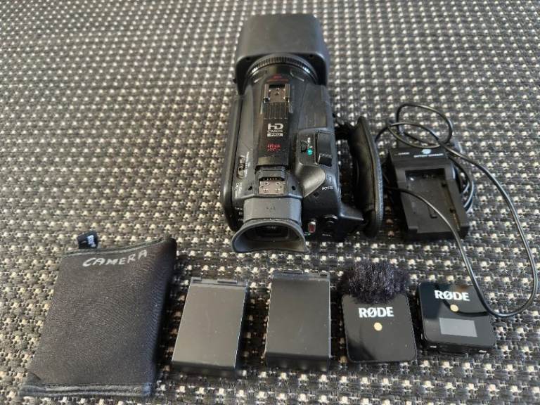 CANON XA20 WITH RODE MIC 