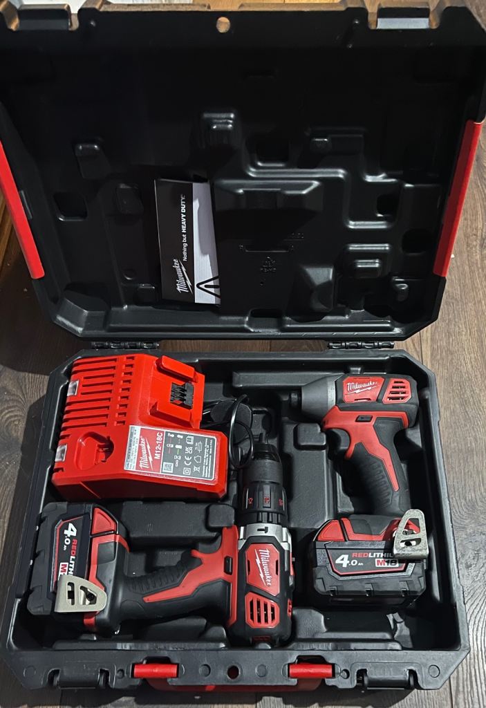 Milwaukee combi drill set