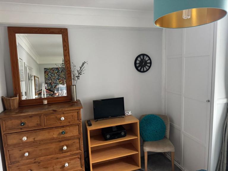 Double room to rent in family home 