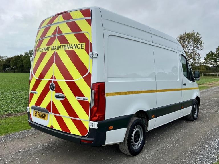 MERCEDES-BENZ SPRINTER 2.0 315 CDI Progressive L2 MWB WITH AIR CON White Manual
