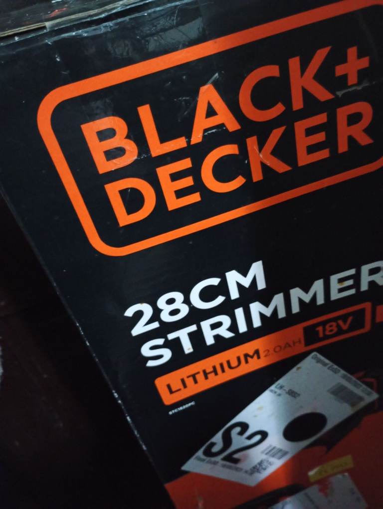 Brand new black and decker 28cm strimmer 