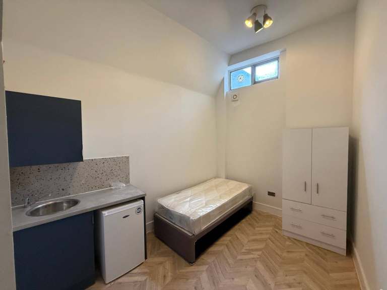 BENEFITS ACCEPTED - Studio Flat Available in Finsbury-Park Islington N19