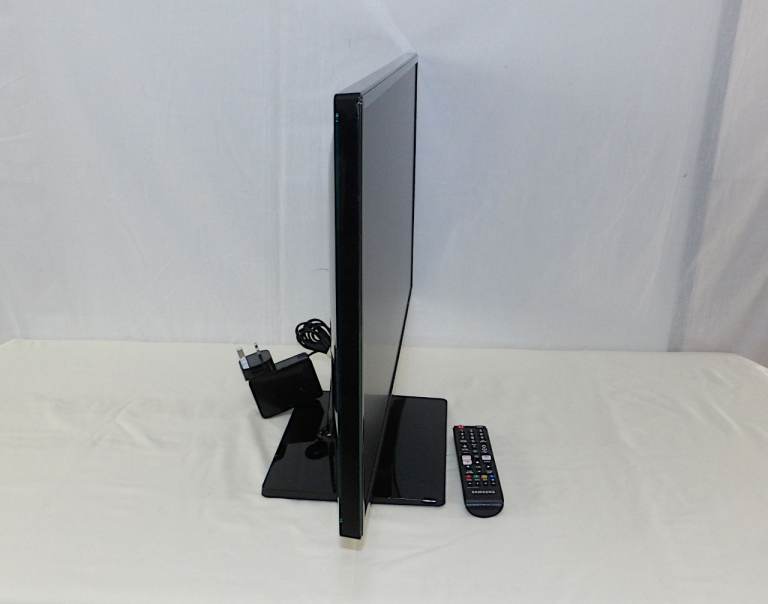 Samsung 27 inch Smart LED TV Built-in Freeview HD, £70.00 for Sale