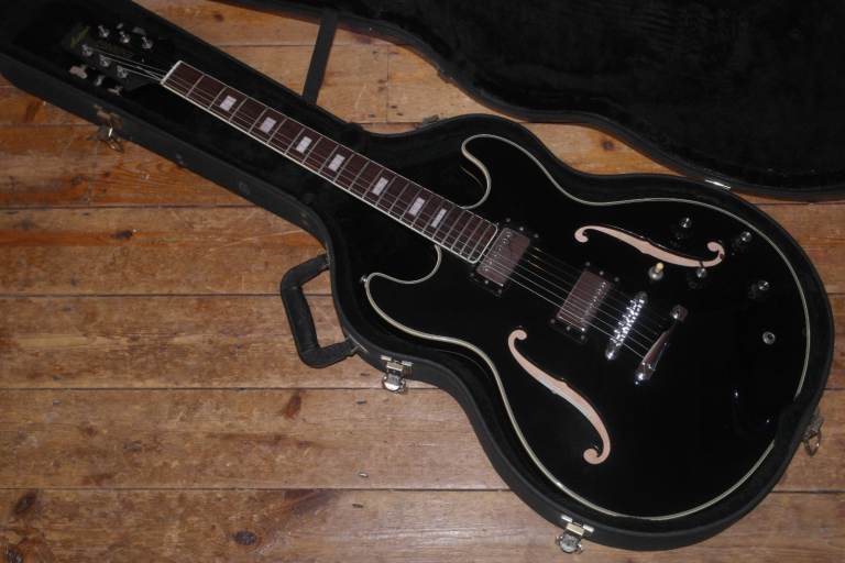 Aria TA-30 semi acoustic made in Japan with hard case